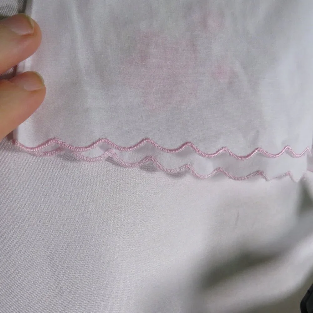 Baby shirt scalloped edges & White shorts w ruffle